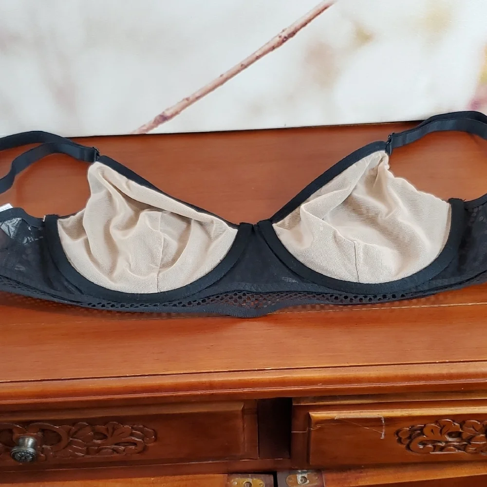 Adore Me Black and Cream Bra -32DDD